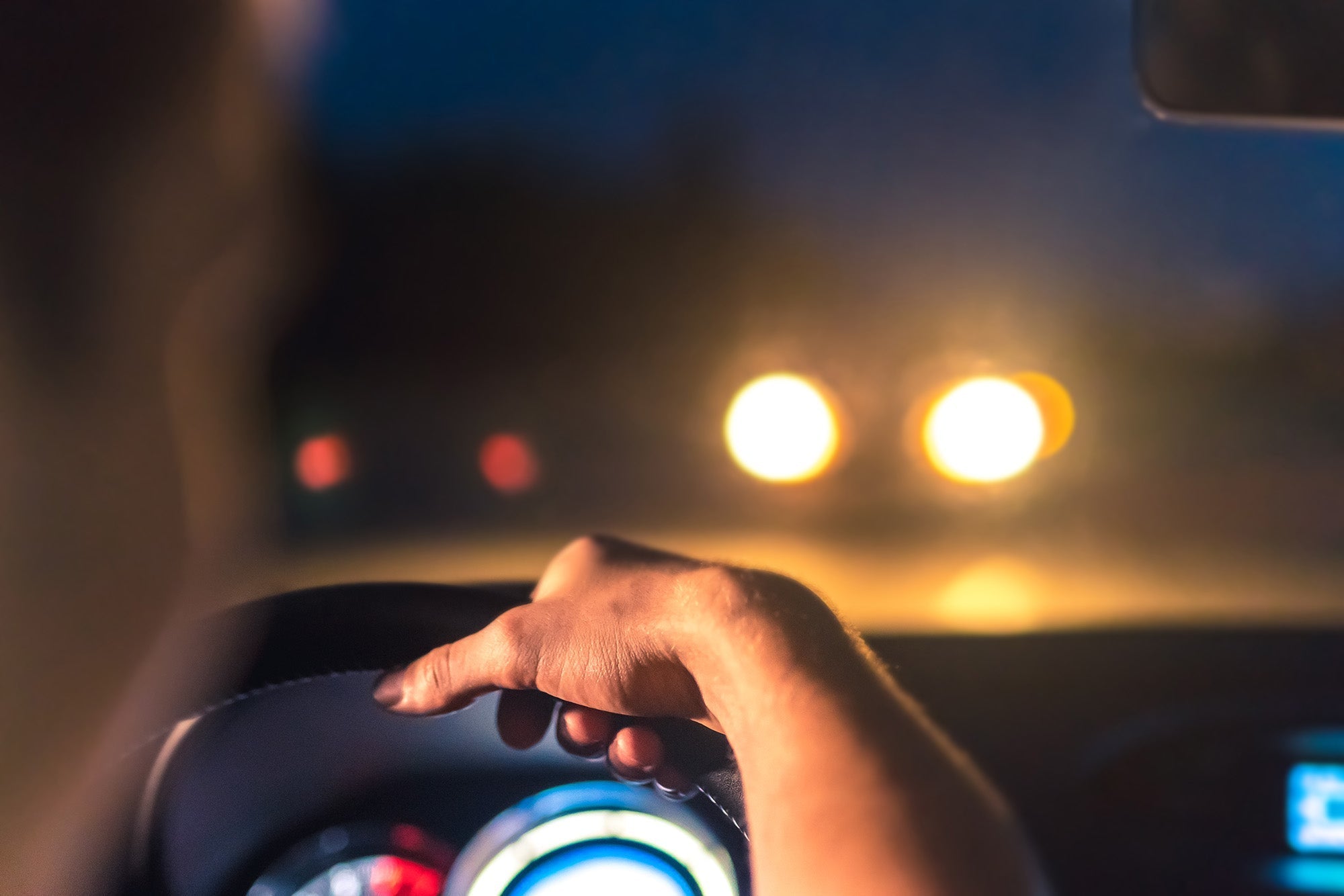 How to Protect Your Eyes from Headlight Glare: Night Driving Tips for Safer Vision